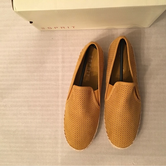 NWT Women’s Esprit Erin Perforated Mustard Gold Slip-On Espadrilles Size 9.5 - Picture 7 of 8